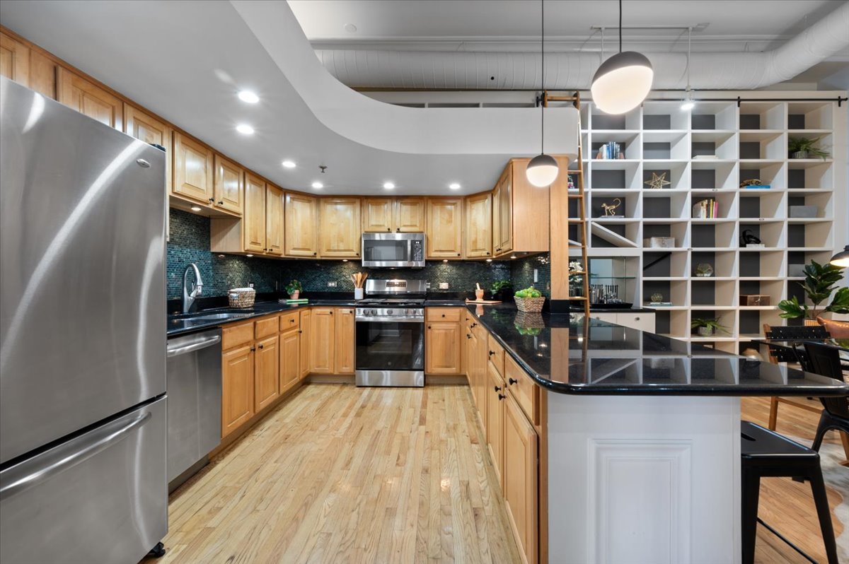 1016 West Madison Street, Unit 2N Chicago, IL 60607 - Photo 6 of 23