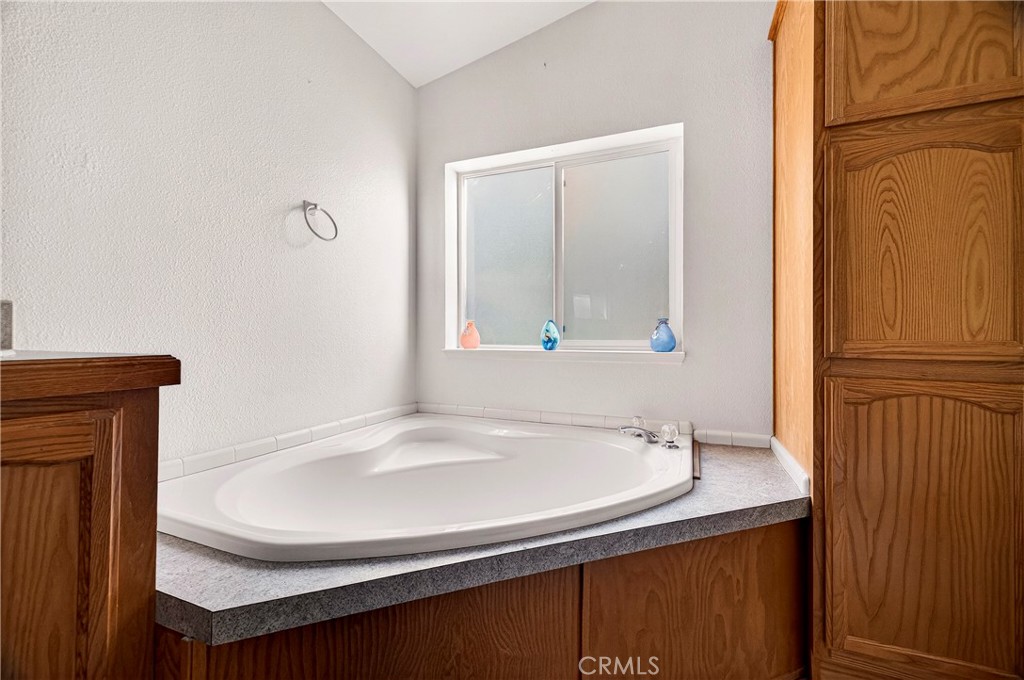 14439 Clarion Way Magalia, CA 95954 - Photo 26 of 65 Primary Bath