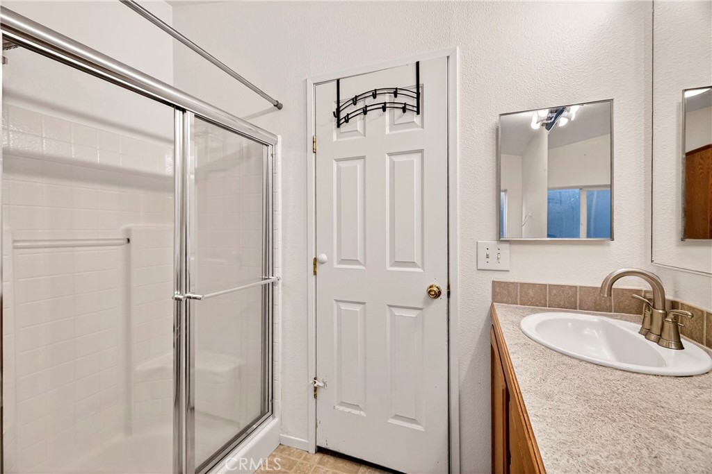 14439 Clarion Way Magalia, CA 95954 - Photo 27 of 65 Primary Bath