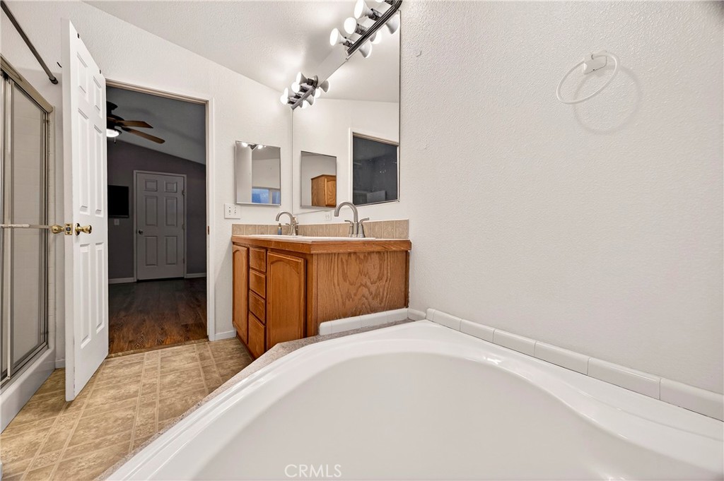 14439 Clarion Way Magalia, CA 95954 - Photo 28 of 65 Primary Bath