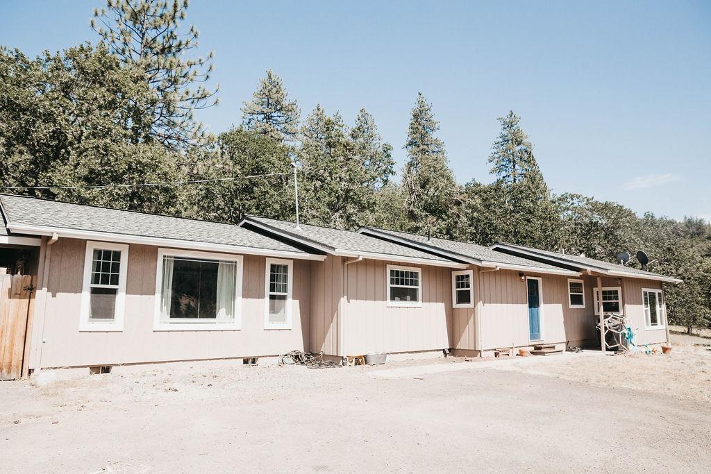 9465 East Antelope Road Eagle Point, OR 97524 - Photo 1 of 34 Primary Photo