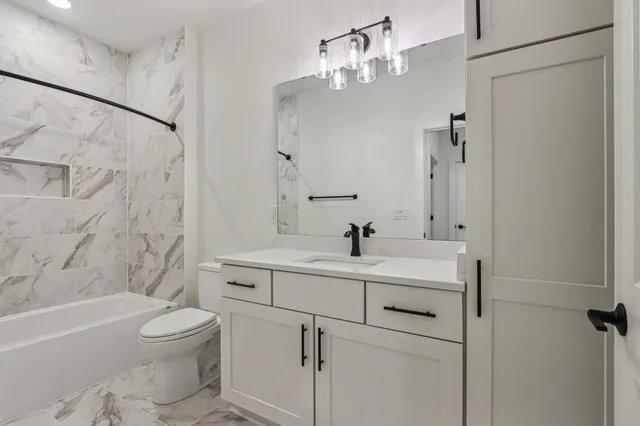 $595,900 | 2125 Bluestem Drive, Unit 102, Waukesha, WI 53188