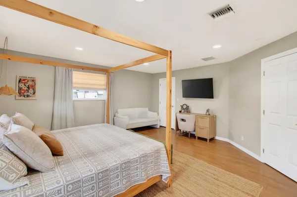 $780,000 | 301 Southeast 8th Avenue, Deerfield Beach, FL 33441