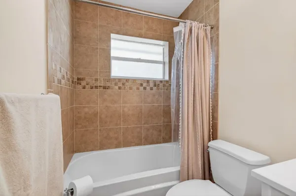 $780,000 | 301 Southeast 8th Avenue, Deerfield Beach, FL 33441