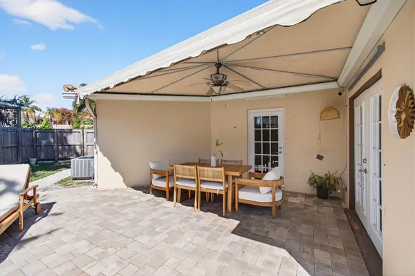 $780,000 | 301 Southeast 8th Avenue, Deerfield Beach, FL 33441