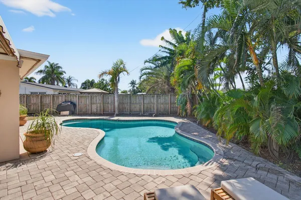 $780,000 | 301 Southeast 8th Avenue, Deerfield Beach, FL 33441