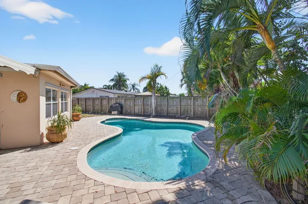 $780,000 | 301 Southeast 8th Avenue, Deerfield Beach, FL 33441