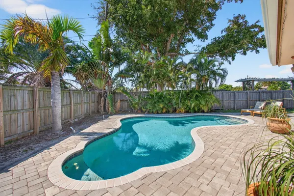 $780,000 | 301 Southeast 8th Avenue, Deerfield Beach, FL 33441