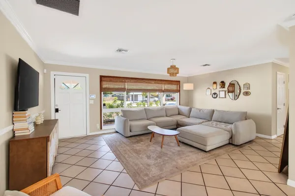 $780,000 | 301 Southeast 8th Avenue, Deerfield Beach, FL 33441