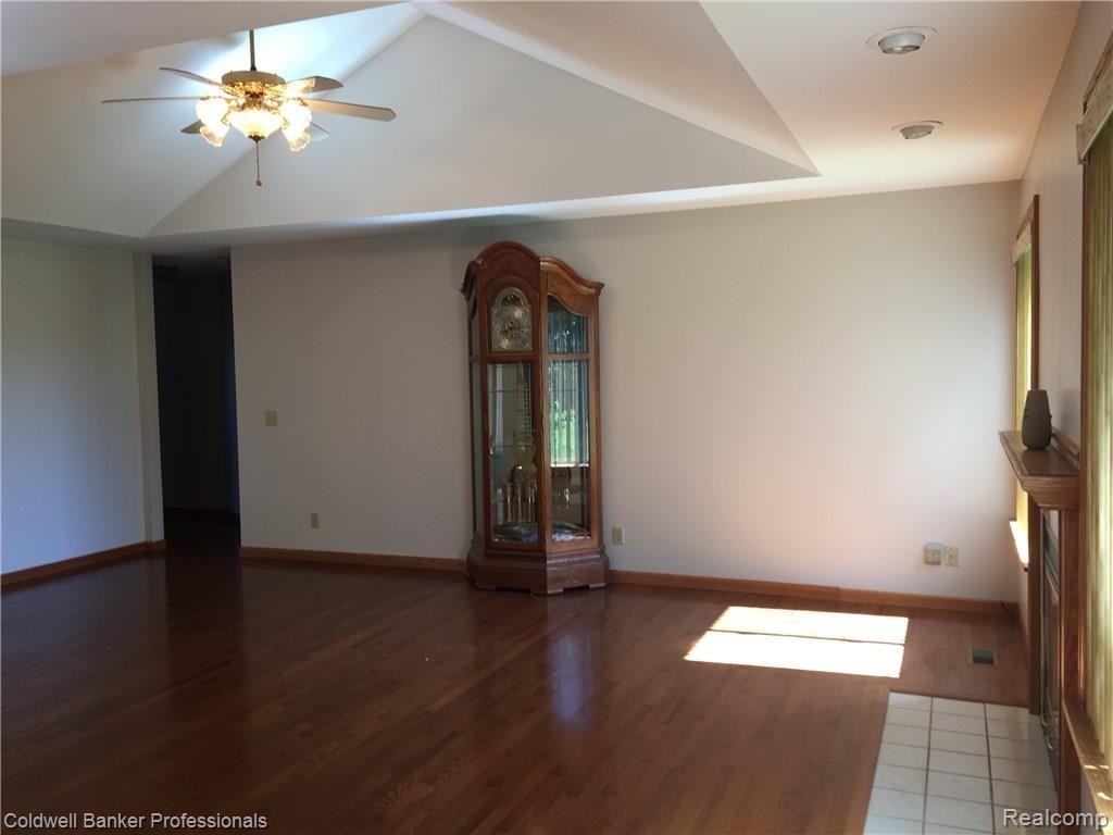 3275 Davis Lake Road Lapeer, MI 48446 - Photo 8 of 46 IMG_7098.JPG