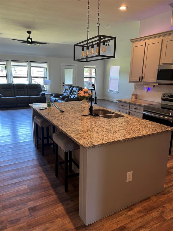2631 Fish Tank Road Corsicana, TX 75110 - Photo 31 of 31 a kitchen with stainless steel appliances granite countertop a sink a stove and a wooden floors