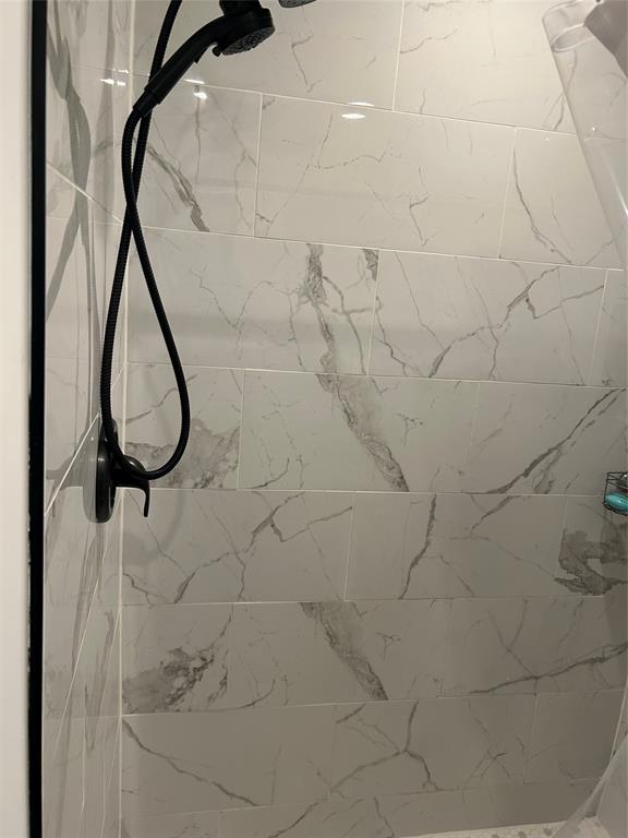 2631 Fish Tank Road Corsicana, TX 75110 - Photo 19 of 31 a bathroom with a shower