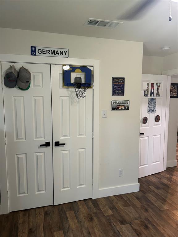 2631 Fish Tank Road Corsicana, TX 75110 - Photo 22 of 31 a view of a livingroom with cabinets