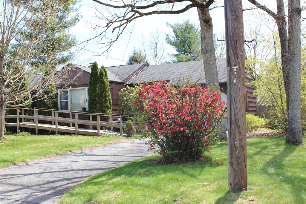 158 Woodcrest Road Springfield, MA 01129 - Photo 2 of 2