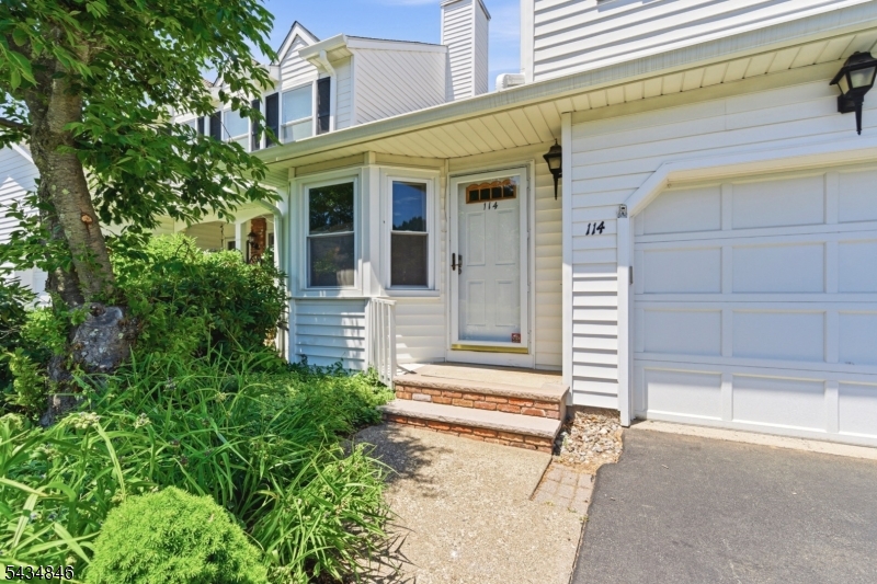 114 Wagon Wheel Road Sparta, NJ 07871 - Photo 4 of 50