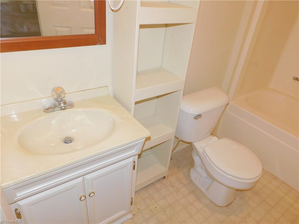4108 Stillbrook Lane High Point, NC 27265 - Photo 36 of 44