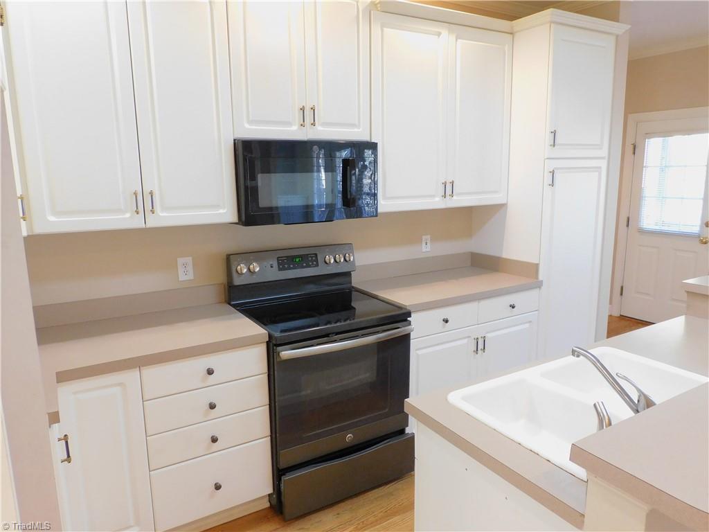 4108 Stillbrook Lane High Point, NC 27265 - Photo 8 of 44