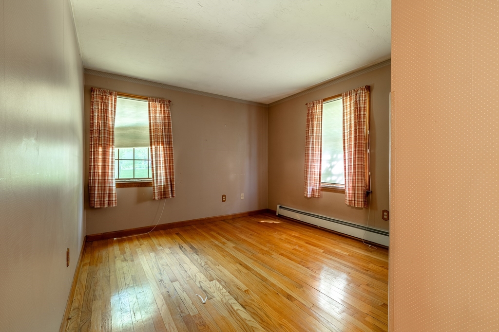 322 Spring Street Shrewsbury, MA 01545 - Photo 10 of 26