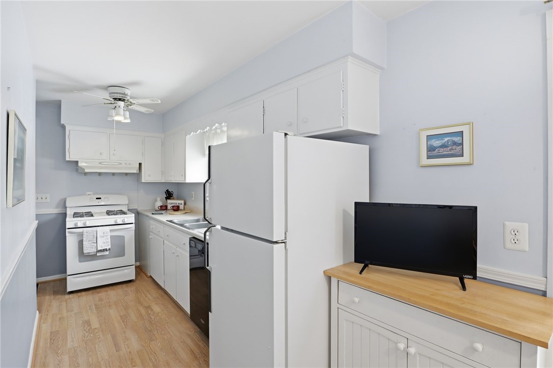 2010 5 Mile Line Road Penfield, NY 14526 - Photo 6 of 24