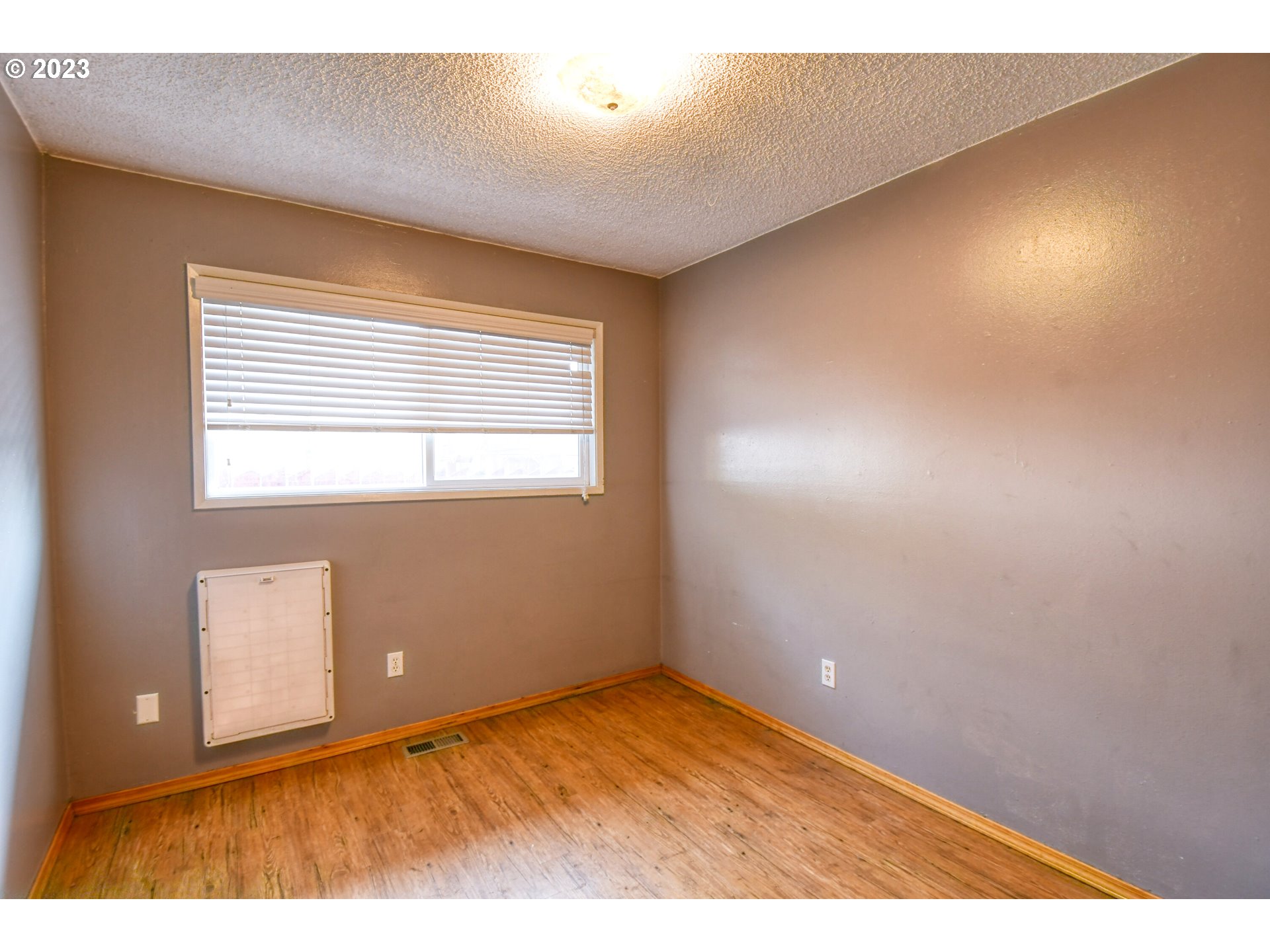 1382 Southwest 39th Street Pendleton, OR 97801 - Photo 24 of 40 a view of an empty room and window