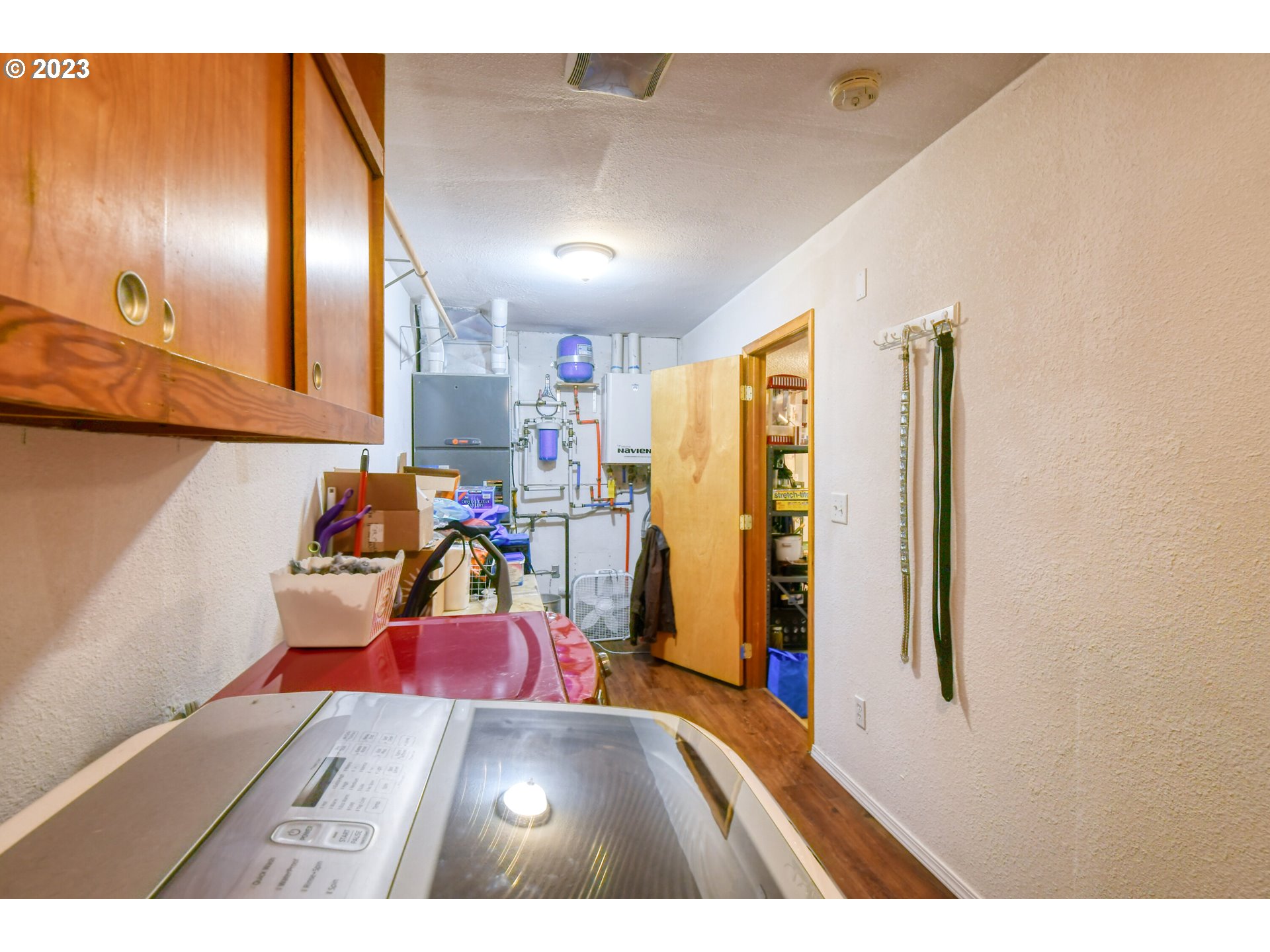 1382 Southwest 39th Street Pendleton, OR 97801 - Photo 28 of 40 a room with furniture and gym equipment