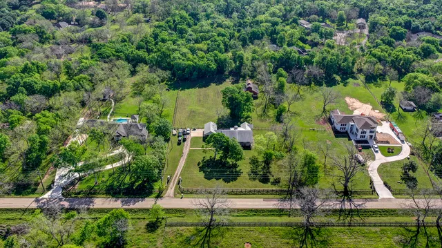 $945,000 | 6902 Bois D'Arc Lane, Fulshear, TX 77406