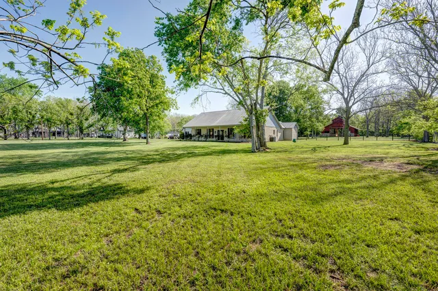 $945,000 | 6902 Bois D'Arc Lane, Fulshear, TX 77406