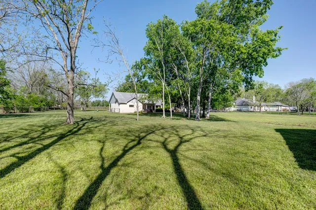 $945,000 | 6902 Bois D'Arc Lane, Fulshear, TX 77406