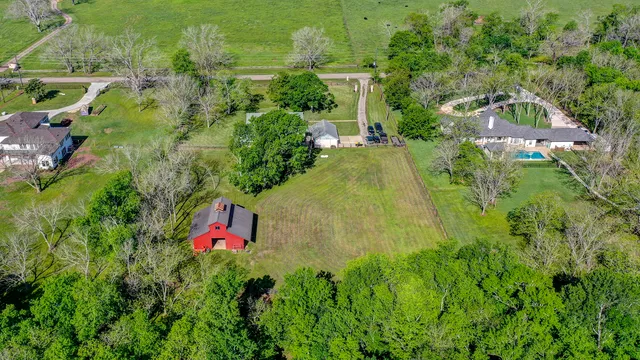 $945,000 | 6902 Bois D'Arc Lane, Fulshear, TX 77406