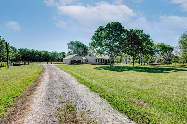 $945,000 | 6902 Bois D'Arc Lane, Fulshear, TX 77406