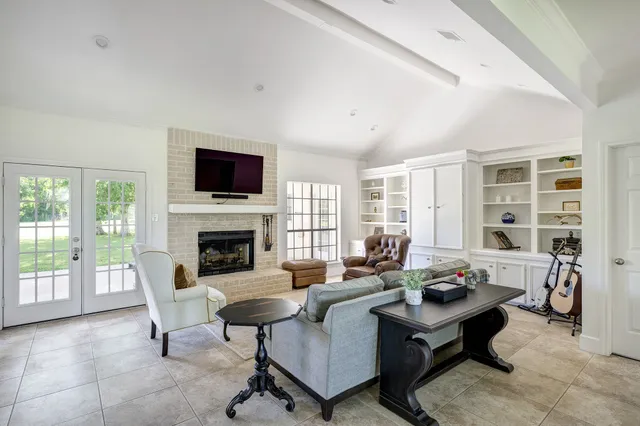 $945,000 | 6902 Bois D'Arc Lane, Fulshear, TX 77406