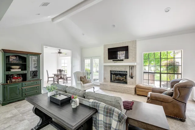 $945,000 | 6902 Bois D'Arc Lane, Fulshear, TX 77406