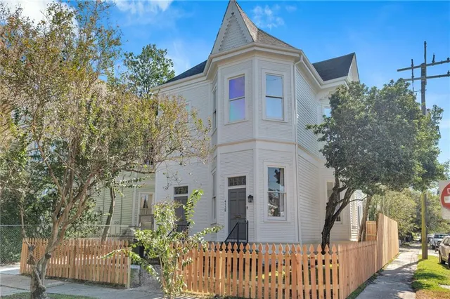 $899,000 | 4136-38 Prytania Street, New Orleans, LA 70115