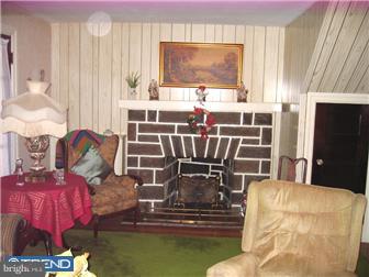 23 Overhill Road Upper Darby, PA 19082 - Photo 3 of 12