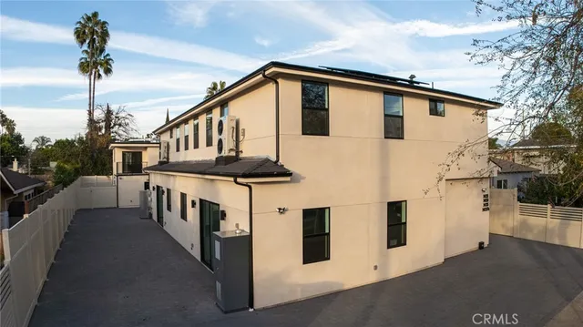 $2,750 | 14125 Emelita Street, Sherman Oaks, CA 91401