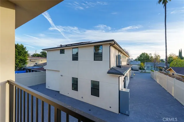 $2,750 | 14125 Emelita Street, Sherman Oaks, CA 91401