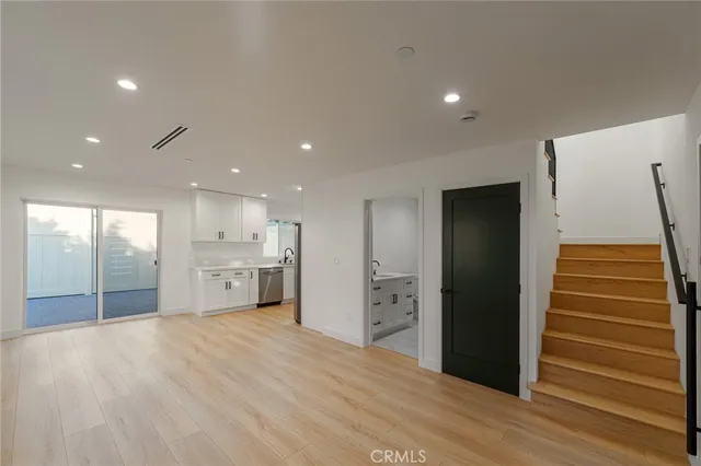 $2,750 | 14125 Emelita Street, Sherman Oaks, CA 91401