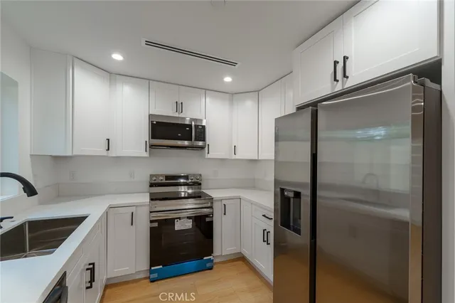 $2,750 | 14125 Emelita Street, Sherman Oaks, CA 91401