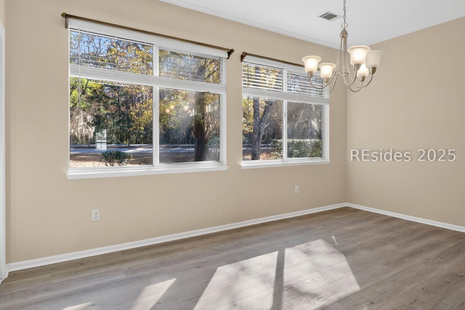 112 Fort Beauregard Lane Bluffton, SC 29909 - Photo 8 of 30 Freshly painted throughout the home.