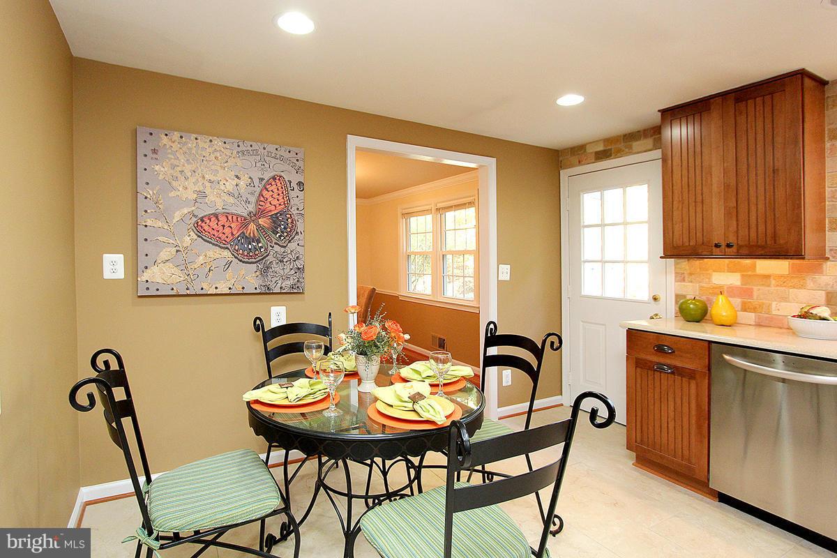 10633 Seneca Spring Way Gaithersburg, MD 20886 - Photo 10 of 30 Looking towards dining room