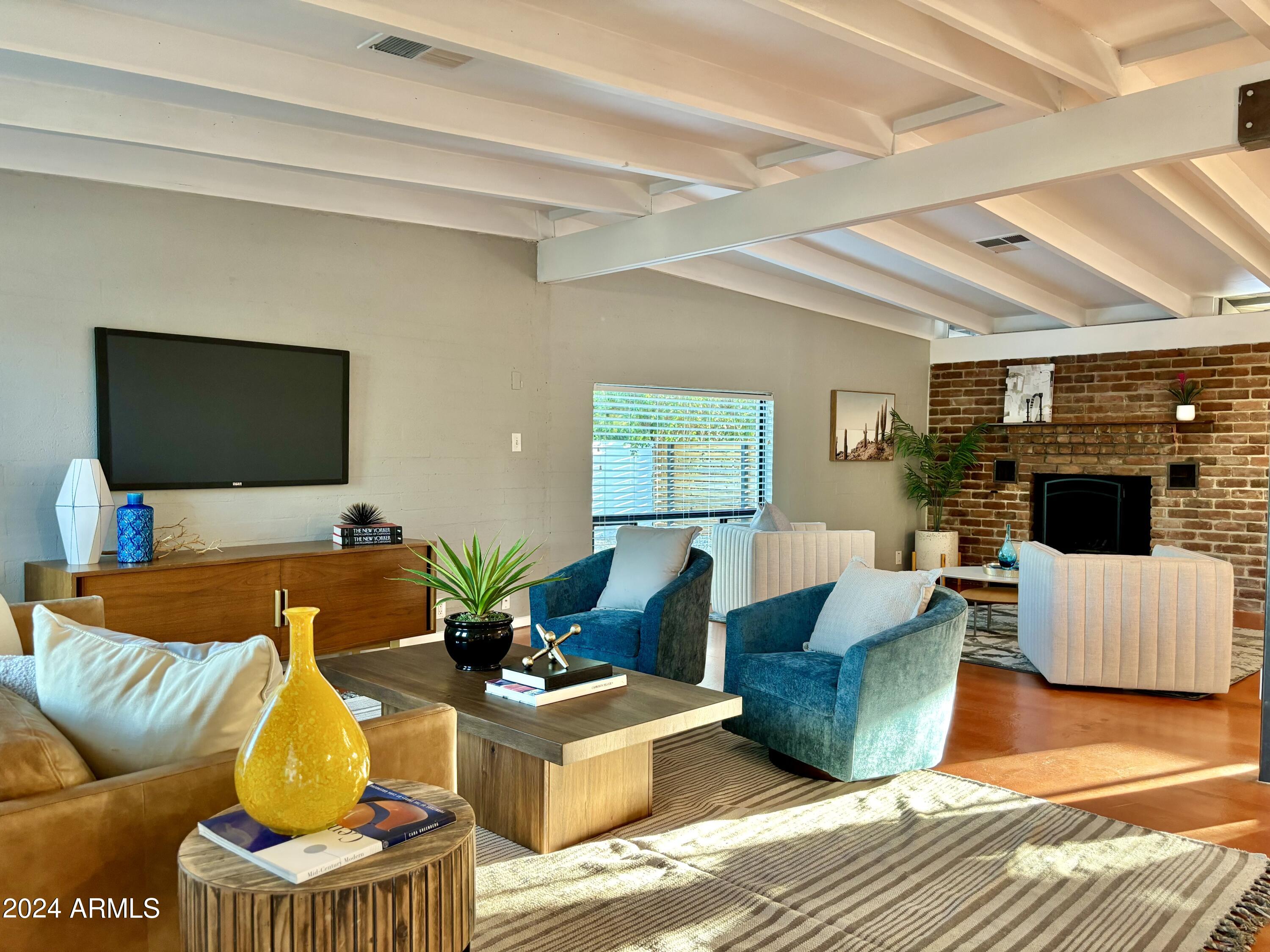 5809 North 11th Street Phoenix, AZ 85014 - Photo 14 of 23 Living Room 2