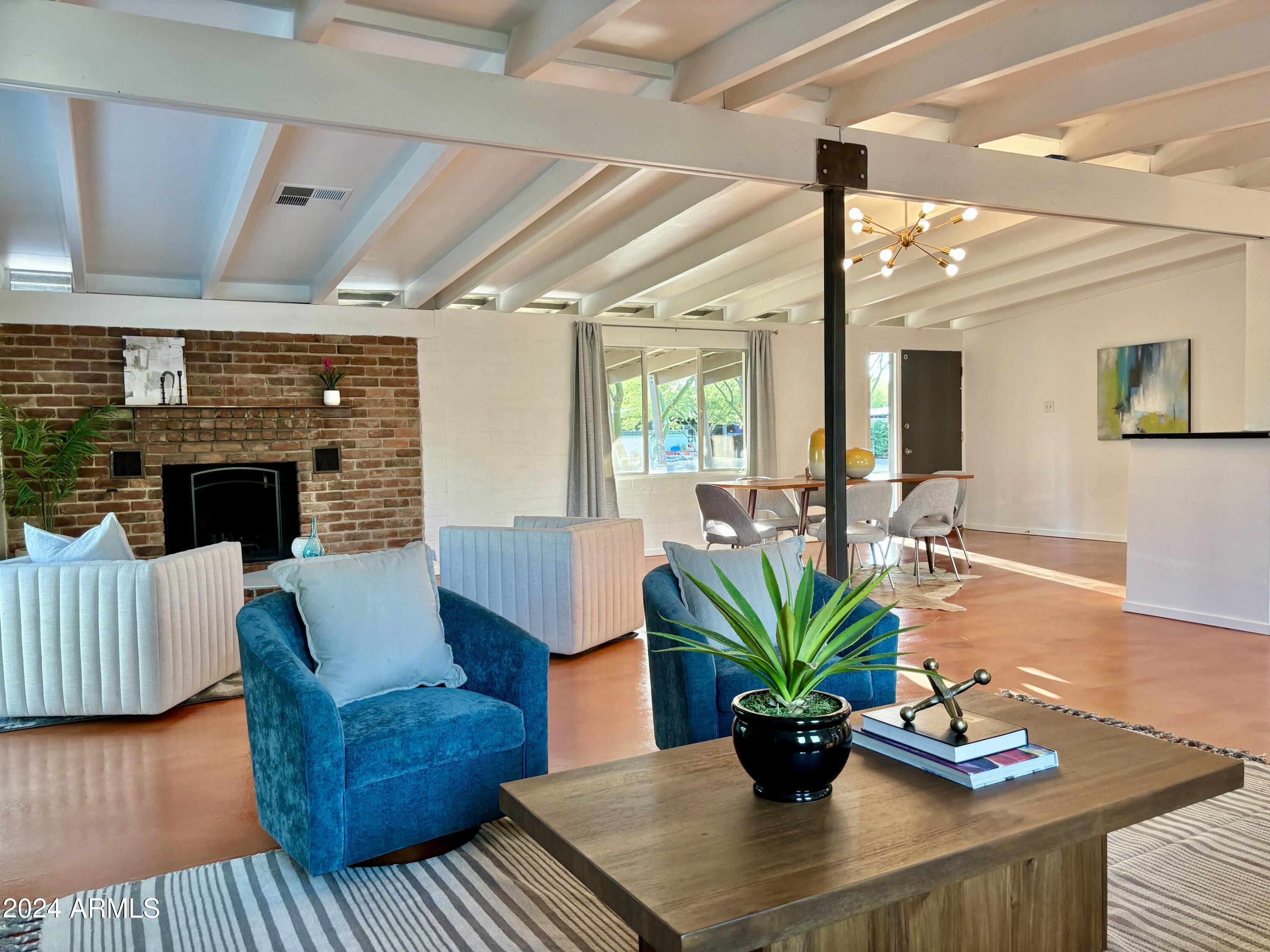 5809 North 11th Street Phoenix, AZ 85014 - Photo 16 of 23 Living Room 4