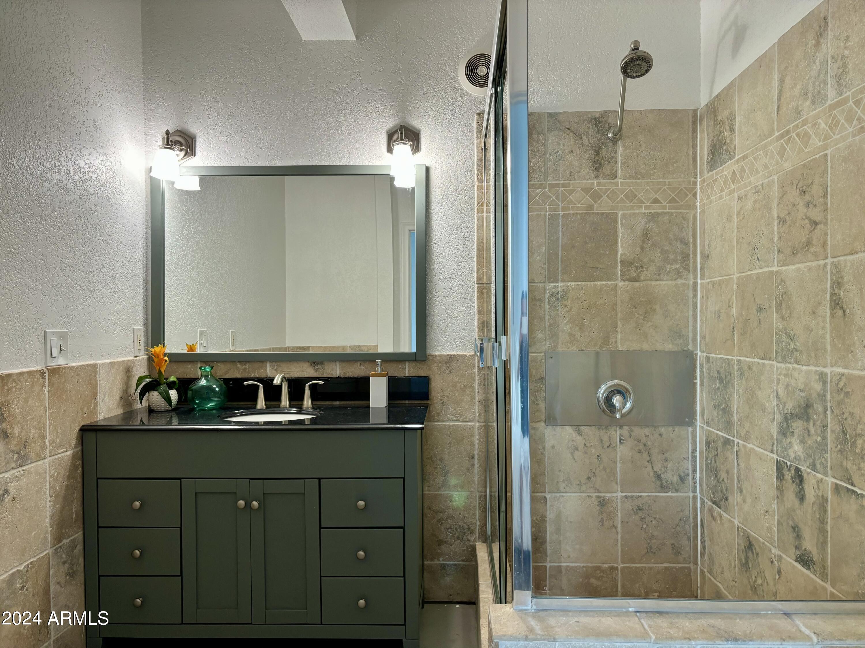 5809 North 11th Street Phoenix, AZ 85014 - Photo 20 of 23 Master Bath