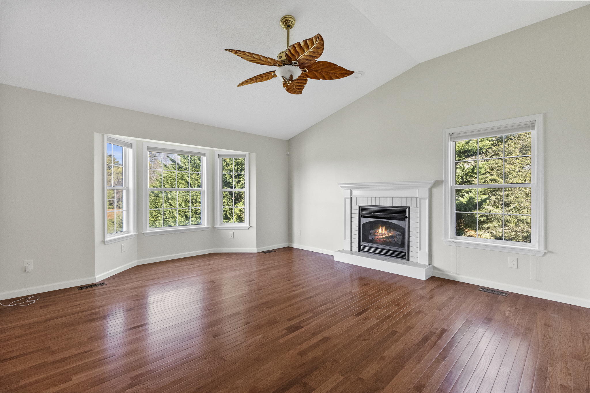 148 County Farm Road Jonesborough, TN 37659 - Photo 3 of 40 Living Room