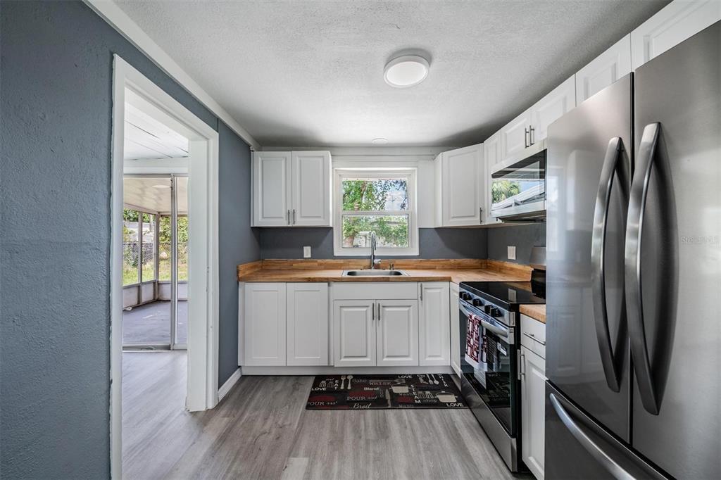 636 Stremma Road Largo, FL 33770 - Photo 7 of 35