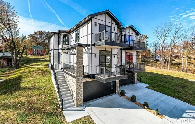 $890,000 | 512 West 2nd Street, Washington, MO 63090