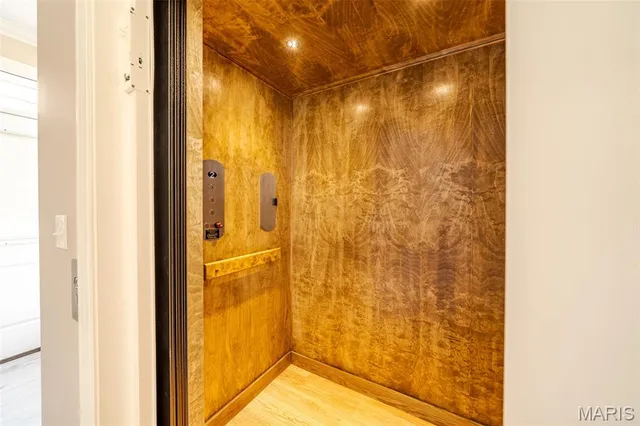 $890,000 | 512 West 2nd Street, Washington, MO 63090