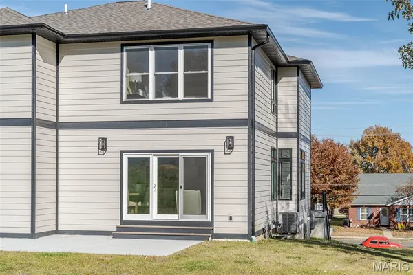 $890,000 | 512 West 2nd Street, Washington, MO 63090