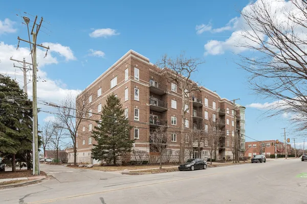 $365,000 | 1277 East Thacker Street, Unit 303, Des Plaines, IL 60016