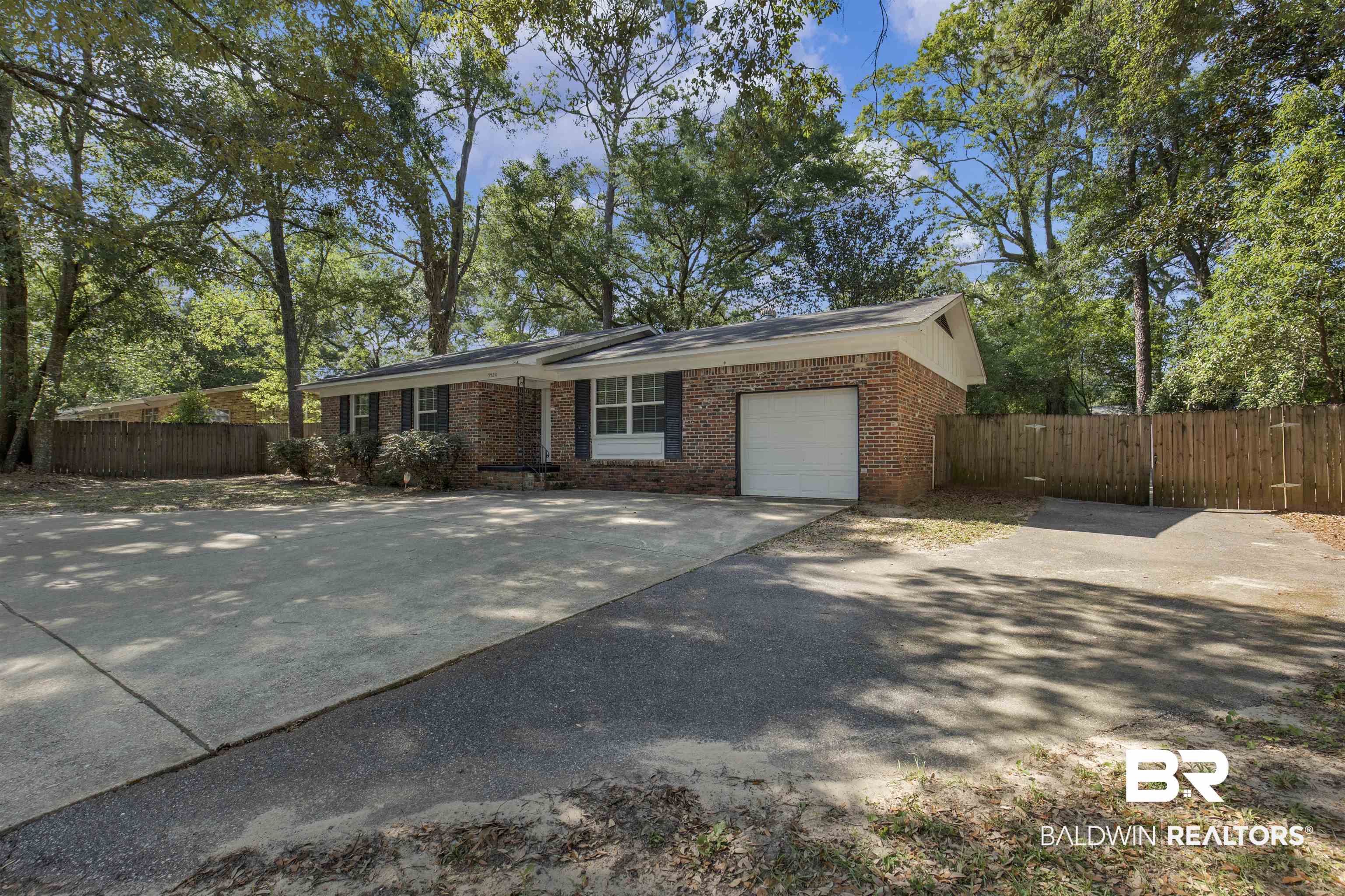 5524 Overlook Road Mobile, AL 36618 - Photo 2 of 21